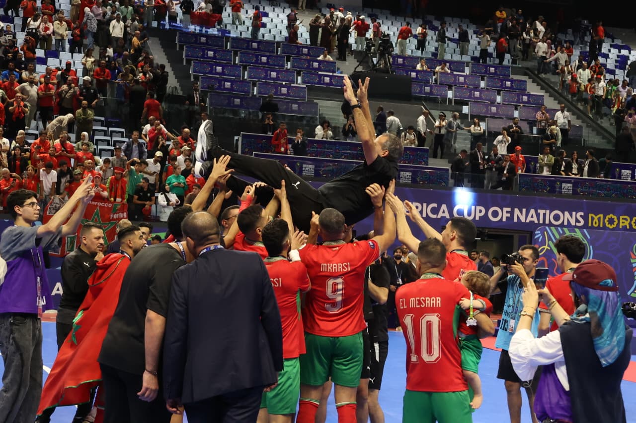 أسود القاعة يتوجون بكأس أمم إفريقيا للمرة الرابعة توالياً بعد الفوز على أنغولا