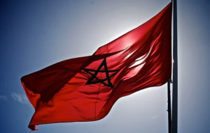 تقديرا لجهود المملكة بإفريقيا..رفع العلم المغربي بمدرسة في برازافيل